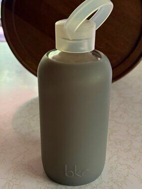 Bkr Dark Grey Little Glass Silicone Water Bottle 500 mL